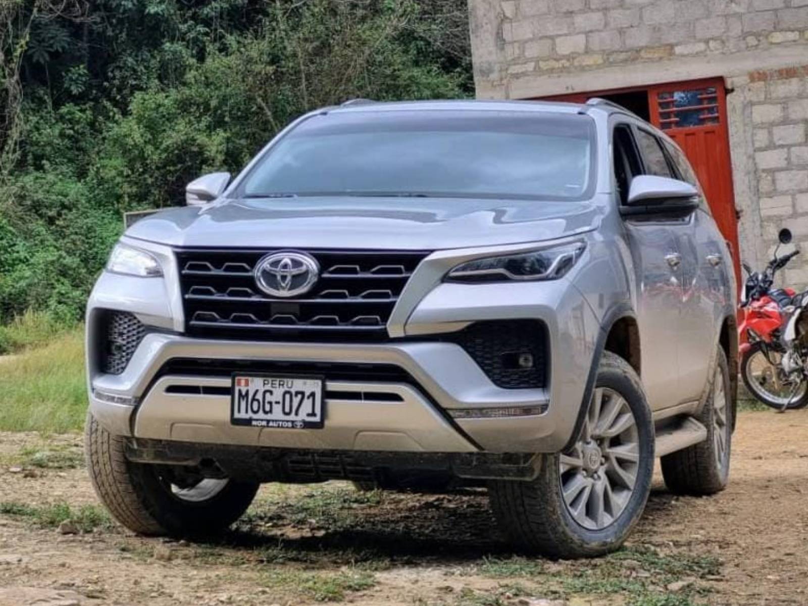 Toyota Fortuner 4x4.jpg